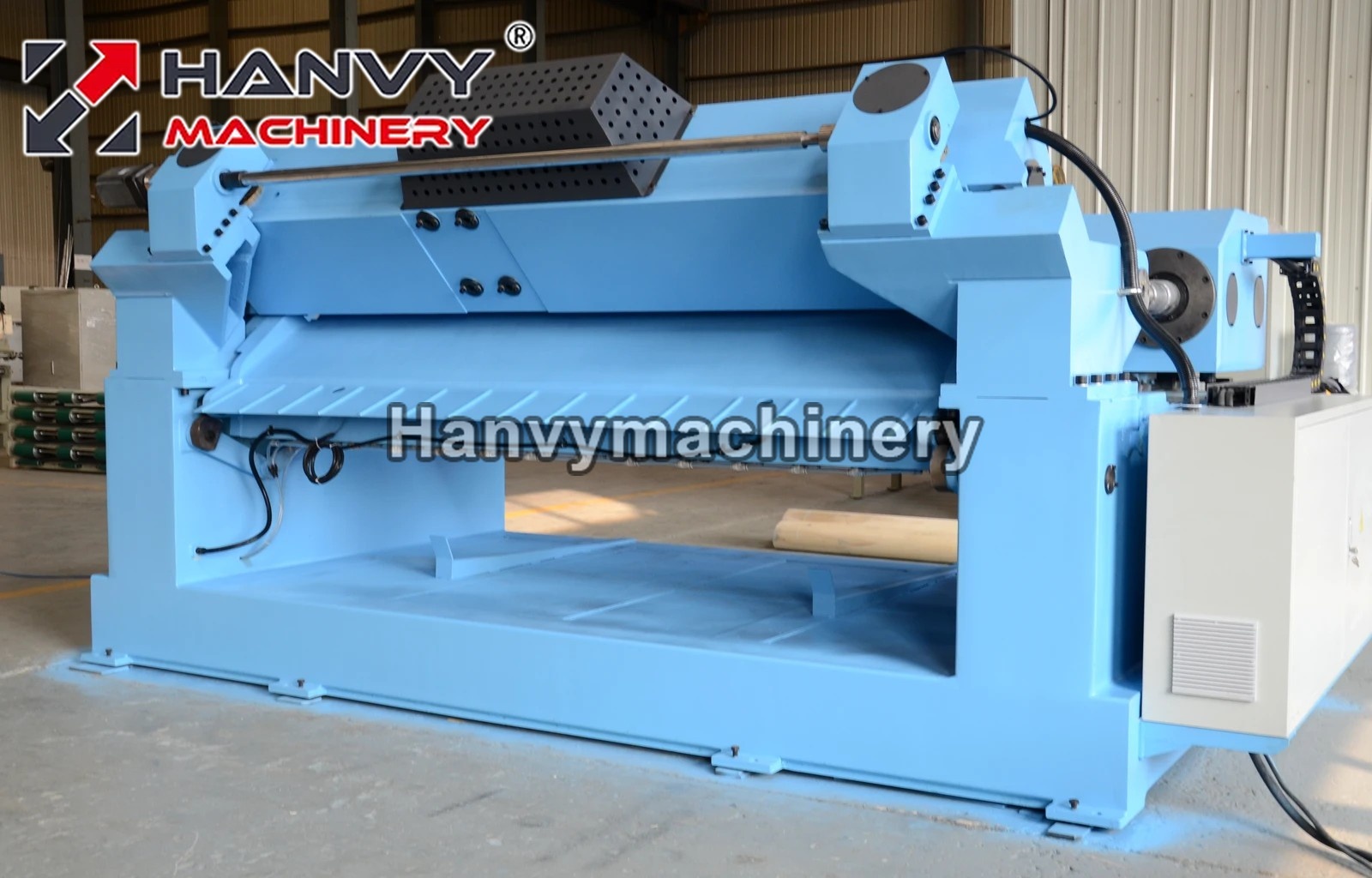 Высокоскоростное лущение березового чурака на бесшпиндельном станке Hanvy
